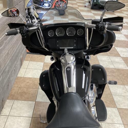 2019 Harley-Davidson® Electra Glide® Standard Vivid Black thumb 2