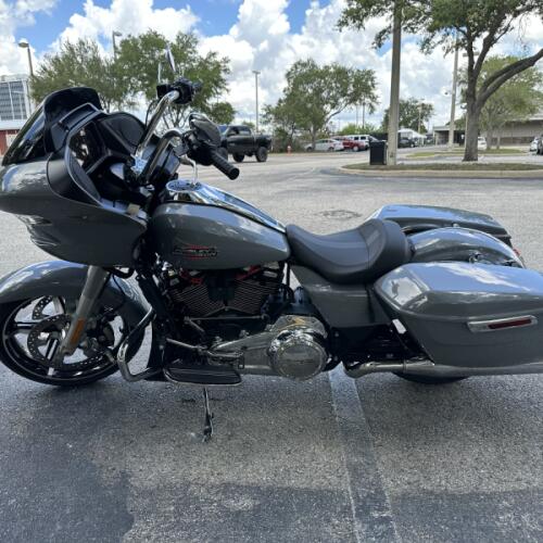 2026 Harley-Davidson® Road Glide® Dark Billiard Gray Chrome Trim thumb 0