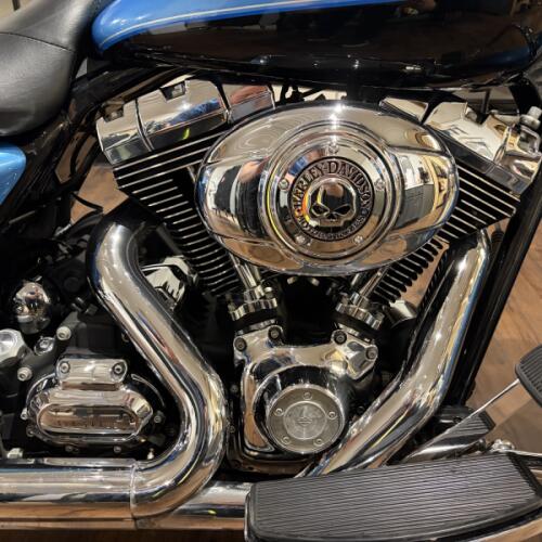 FLHR 2011 Road King<sup>®</sup> thumb 3