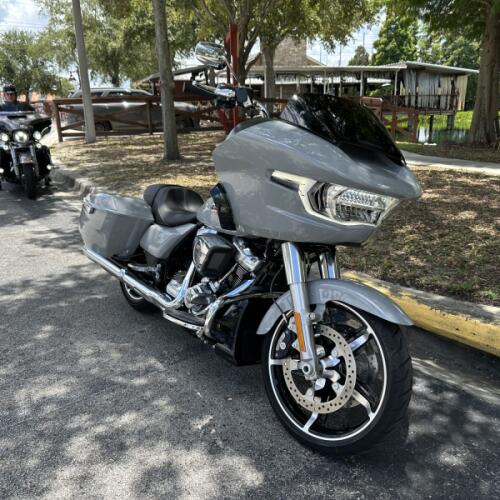 2025 Harley-Davidson® Road Glide™ thumb 3