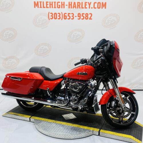 2026 Street Glide® FLHX thumb 3