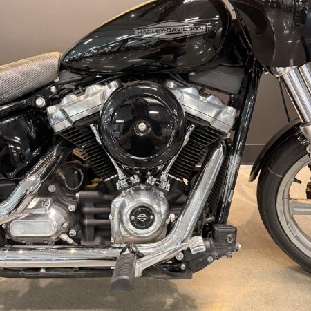 2022 Harley-Davidson® Softail Standard® Vivid Black thumb 3