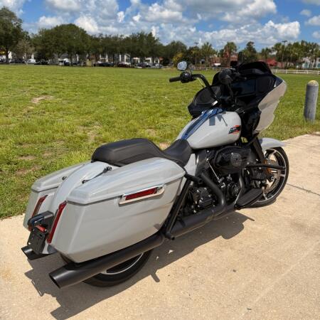 2025 Harley-Davidson® Road Glide™ FLTRX thumb 3