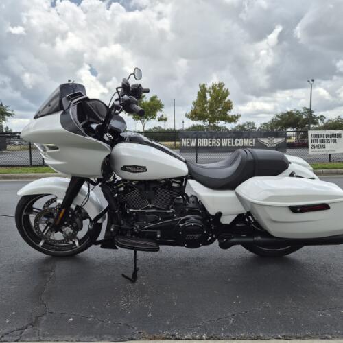 FLTRX 2025 Road Glide™ thumb 0