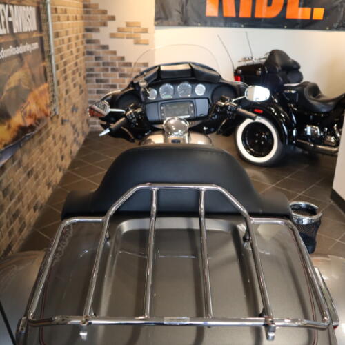 2016 Tri Glide® Ultra (FLHTCUTG) thumb 2