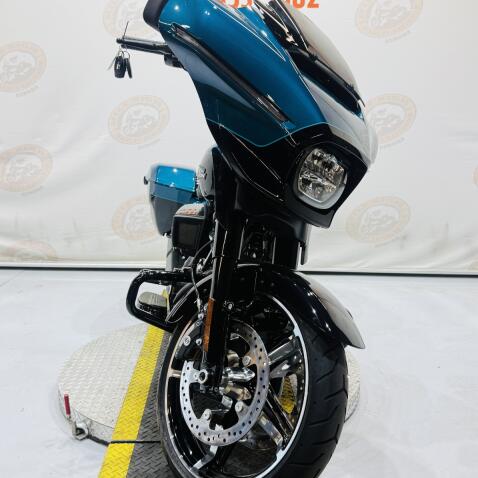 2026 Street Glide® FLHX thumb 2