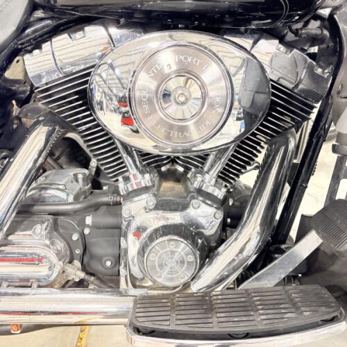 2005 FLHTCUI Harley-Davidson® Electra Glide® Ultra Classic® Vivid Black thumb 3