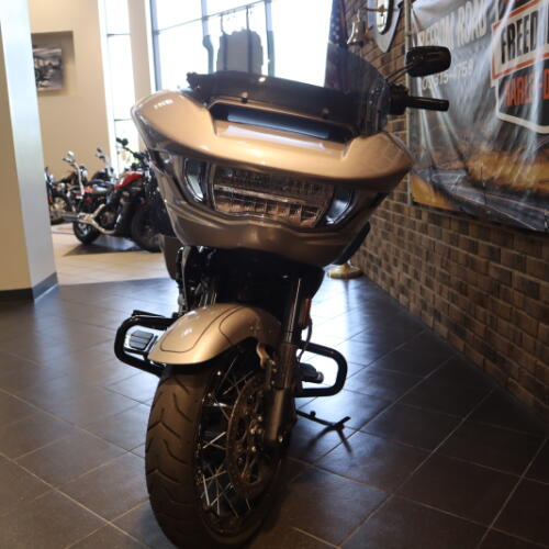 2023 CVO™ Road Glide™ (FLTRXSE) thumb 0