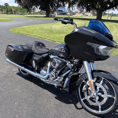2026 Harley-Davidson® Road Glide® midnight Ember thumb 2