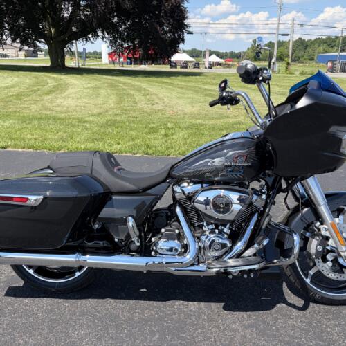 2026 Harley-Davidson® Road Glide® midnight Ember thumb 3