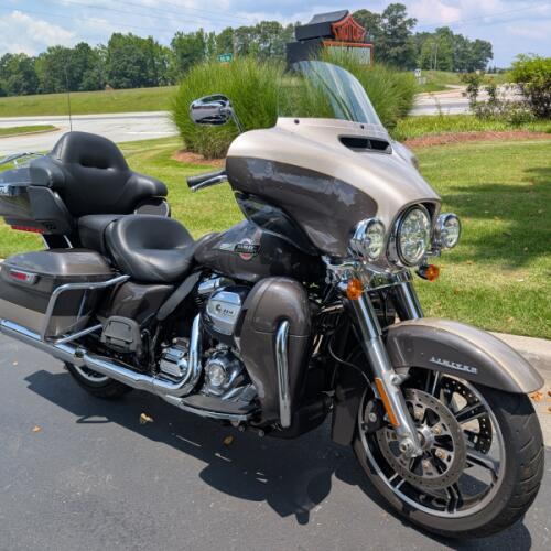 2023 Harley-Davidson® Ultra Limited Gray Haze/Silver Fortune thumb 3