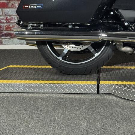 Harley-Davidson® Street Glide® 2026 FLHX Midnight Ember Chrome Trim thumb 0