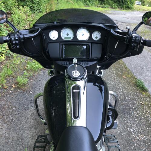 2018 Harley-Davidson® Street Glide® Vivid Black thumb 0