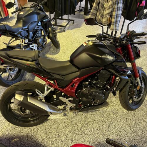 2026 Honda CB750 Hornet E-Clutch thumb 0