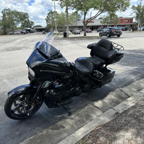 2025 Harley-Davidson® Street Glide® Ultra Vivid Black thumb 1