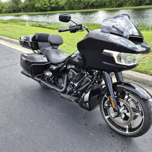 FLTRX 2024 Road Glide® thumb 2