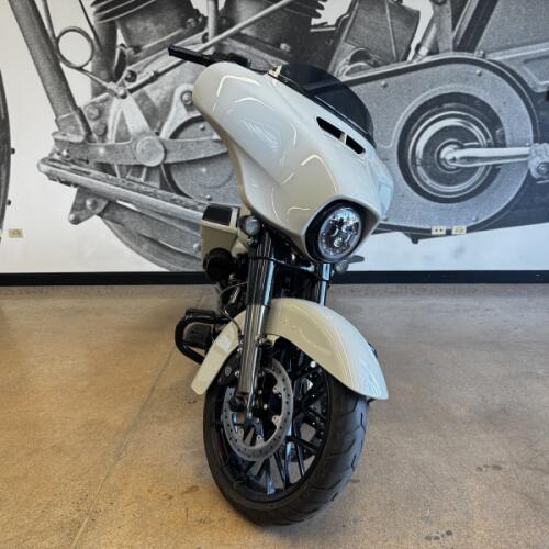 2020 CVO™ Street Glide® FLHXSE thumb 1