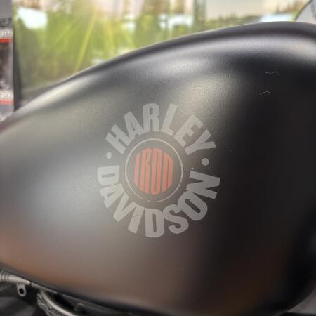 2020 Harley-Davidson® Iron 883™ BLACK DENIM thumb 3