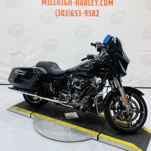 2026 Street Glide® FLHX thumb 3