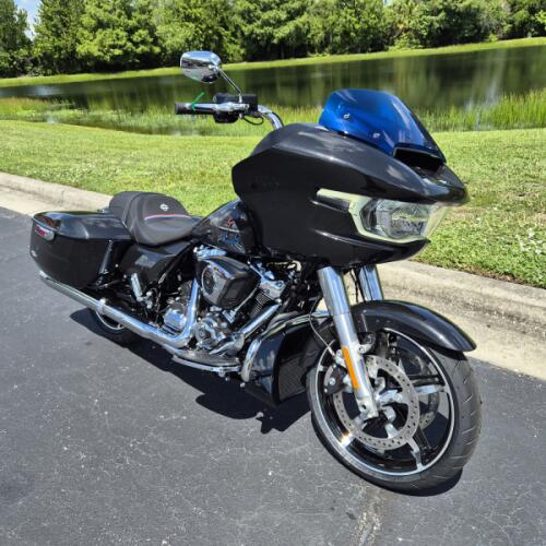 FLTRX 2026 Road Glide® thumb 2