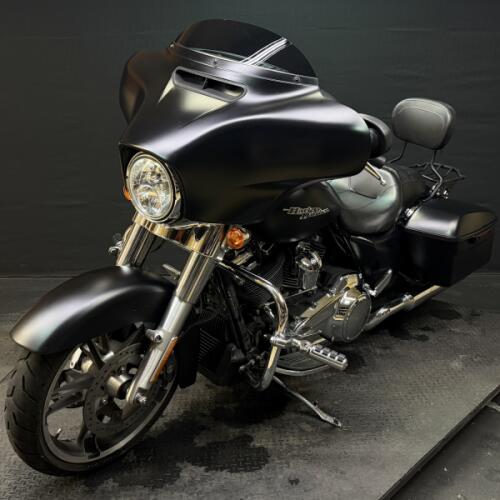 Harley-Davidson® Street Glide® 2017 FLHX BLACK thumb 1
