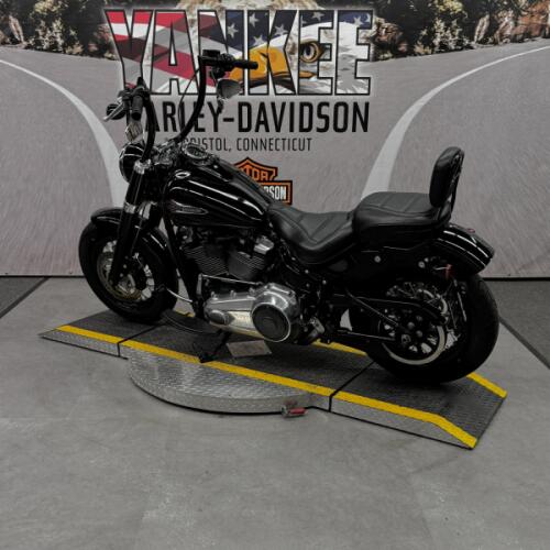 2018 FLS Softail Slim® thumb 1