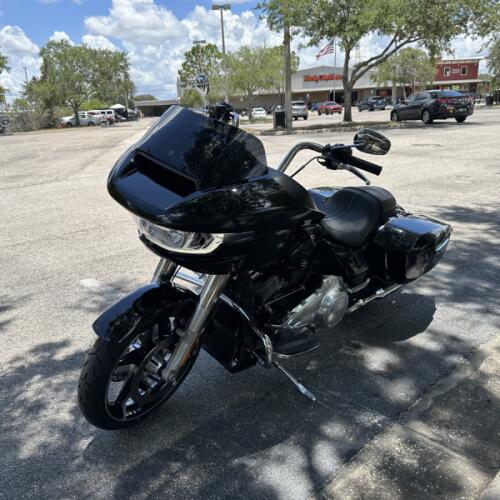 2026 Harley-Davidson® Road Glide® Vivid Black Chrome Trim thumb 1