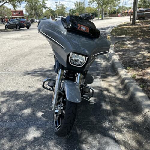 2026 Harley-Davidson® Street Glide® thumb 2