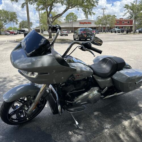 2025 Harley-Davidson® Road Glide™ thumb 1