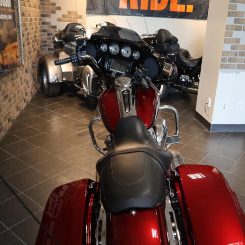 2017 Street Glide® Special (FLHXS) thumb 2