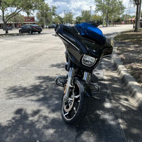 2026 Harley-Davidson® Street Glide® thumb 2