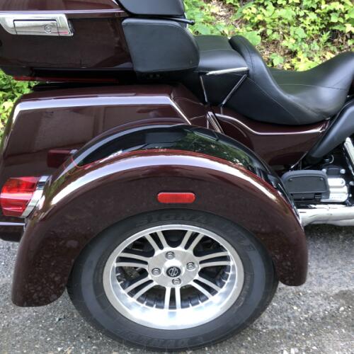 2022 Harley-Davidson® Tri Glide® Ultra Midnight Crimson/Vivid Black thumb 2