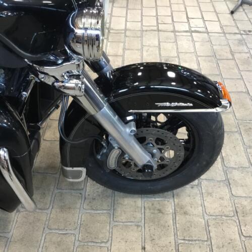 2014 Harley-Davidson® Tri Glide® Ultra Vivid Black thumb 1