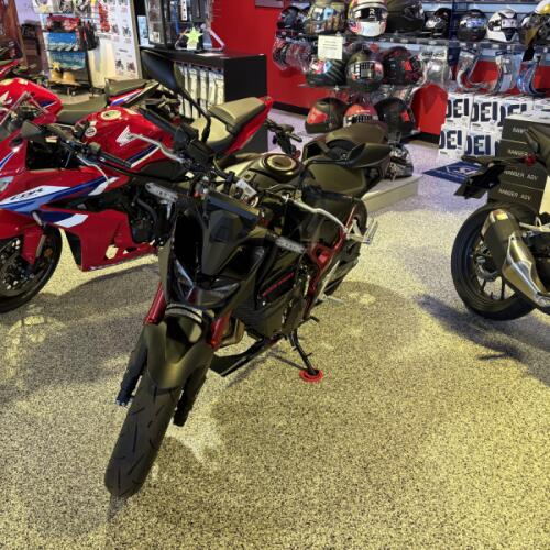 2026 Honda CB750 Hornet E-Clutch thumb 2