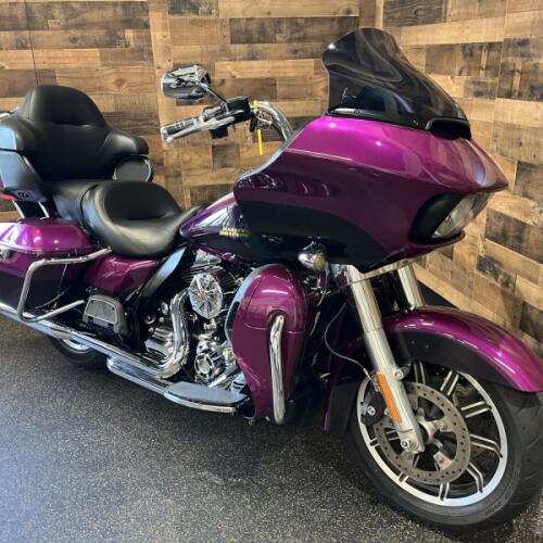 2016 Harley-Davidson® Road Glide® Ultra Purple Fire/Blackberry Smoke FLTRU thumb 3