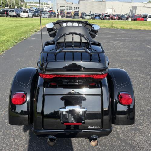 2023 Harley-Davidson® Tri Glide® Ultra Vivid Black thumb 1