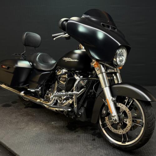 Harley-Davidson® Street Glide® 2017 FLHX BLACK thumb 3
