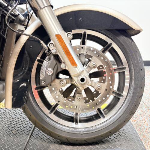2018 FLTRU Harley-Davidson® Road Glide® Ultra Silver Fortune/Black Tempest thumb 0