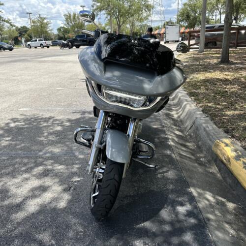 2025 Harley-Davidson® Road Glide™ thumb 2