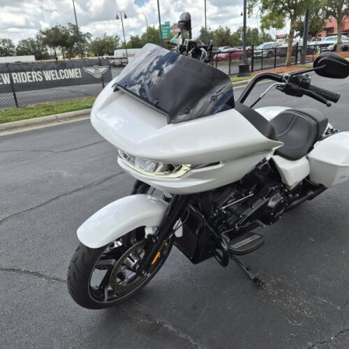 FLTRX 2025 Road Glide™ thumb 1