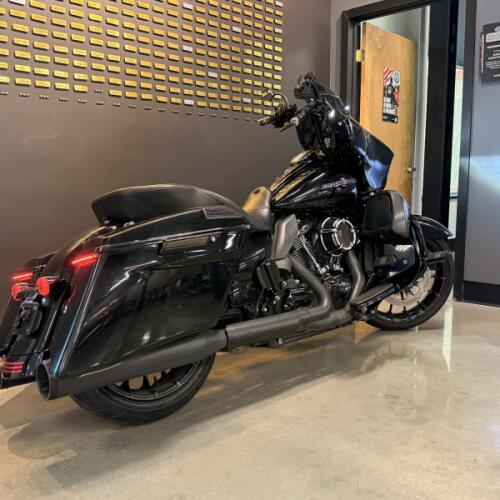 2018 Harley-Davidson® Street Glide® Special Vivid Black thumb 0
