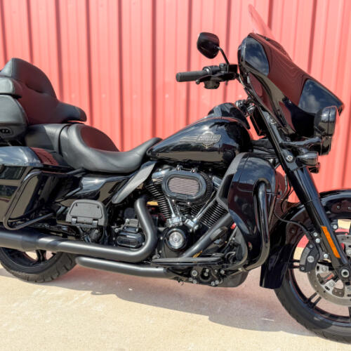 2023 Harley-Davidson® Ultra Limited FLHTK BLACK thumb 3