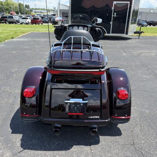 2014 Tri Glide Ultra Classic Blackened Cayenne thumb 1