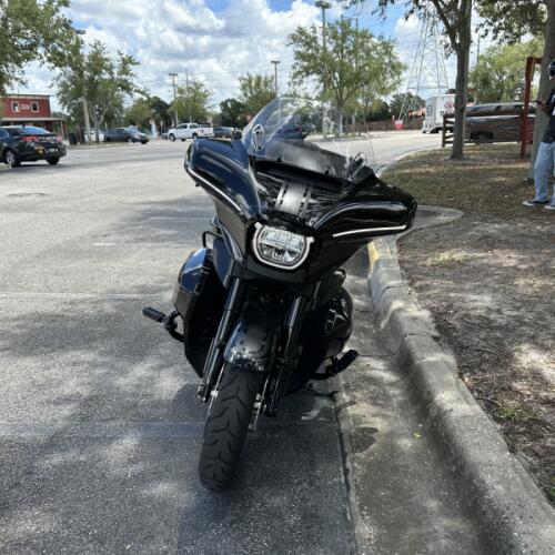 2025 Harley-Davidson® Street Glide® Ultra Vivid Black thumb 2