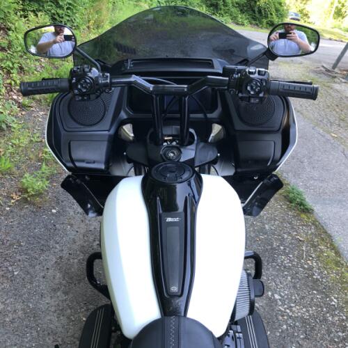 2024 Harley-Davidson® Road Glide™ White Onyx Pearl - Black Finish thumb 0