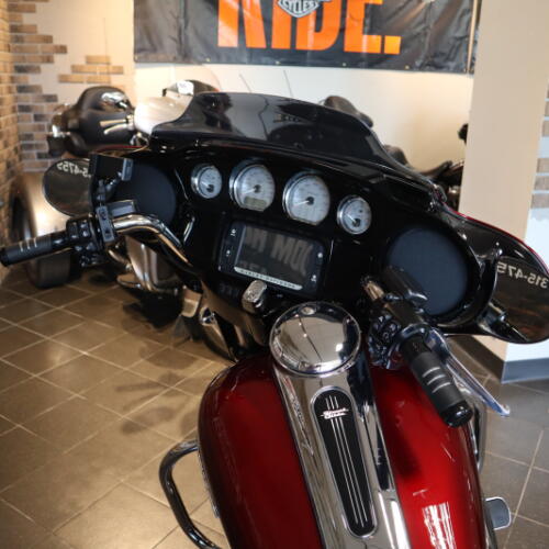 2017 Street Glide® Special (FLHXS) thumb 1