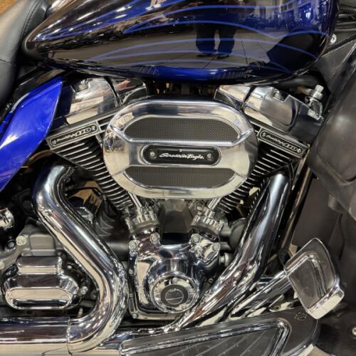 2016 Harley-Davidson® CVO™ Street Glide® Black Licorice with Midnight Cobalt Flames FLHXSE thumb 2