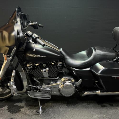 Harley-Davidson® Street Glide® 2017 FLHX BLACK thumb 0