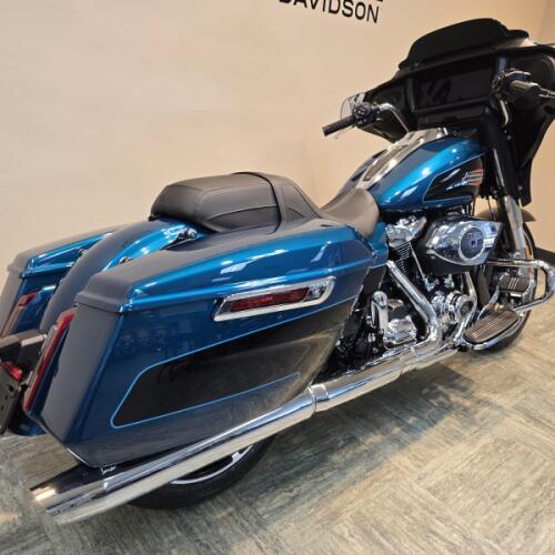 2026 Harley-Davidson® Street Glide® Teal Thunder / Vivid Black Chrome Trim FLHX thumb 3