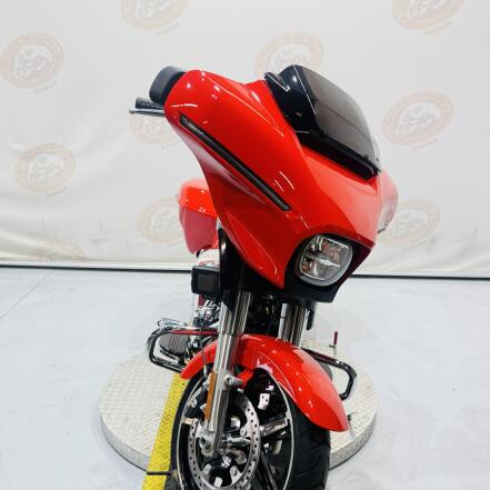 2026 Street Glide® FLHX thumb 2